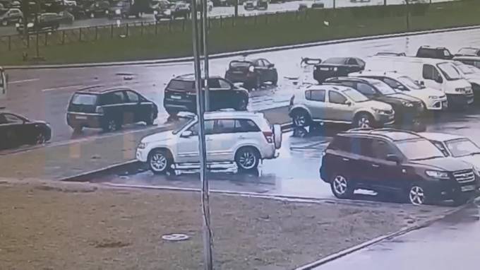 Момент аварии на Богатырском проспекте попал на видео