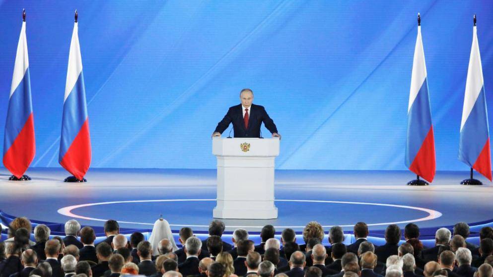Ежегодная речь Путина: вечный кремлевский вождь пообещал улучшения, а Медведев ушел в отставку