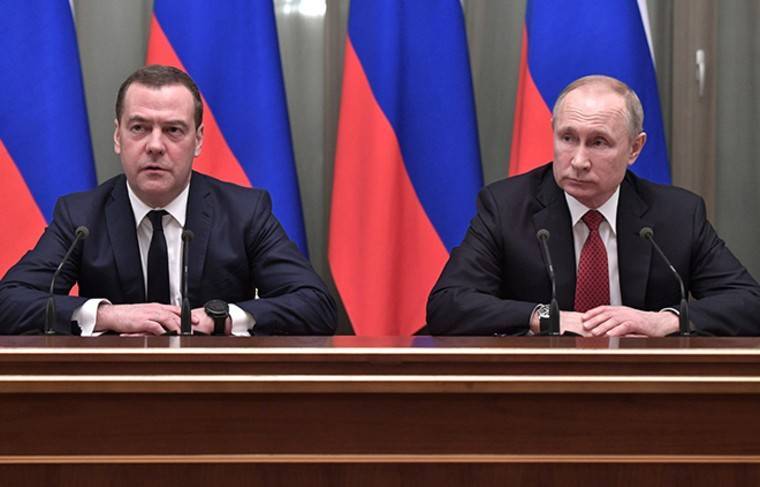 Путин подписал указ об отставке кабинета министров