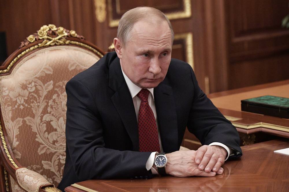 Путин создал рабочую группу для подготовки поправок в Конституцию