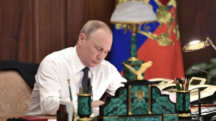 Путин создал рабочую группу, которая подготовит предложения по поправкам в Конституцию