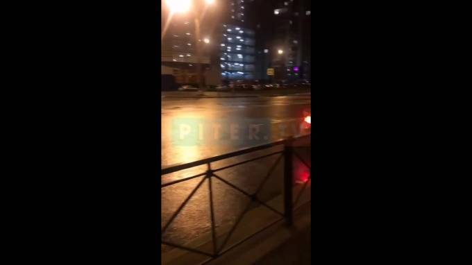 Водитель каршеринга врезался в ограждение на Маршала Казакова и скрылся с места ДТП