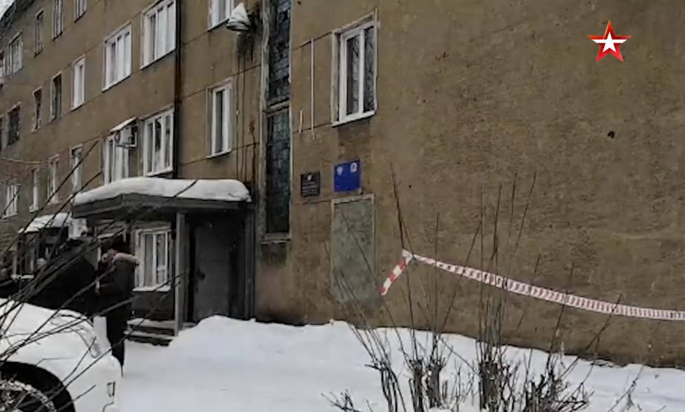 Опубликовано видео с места стрельбы в суде Новокузнецка, при которой погиб пристав