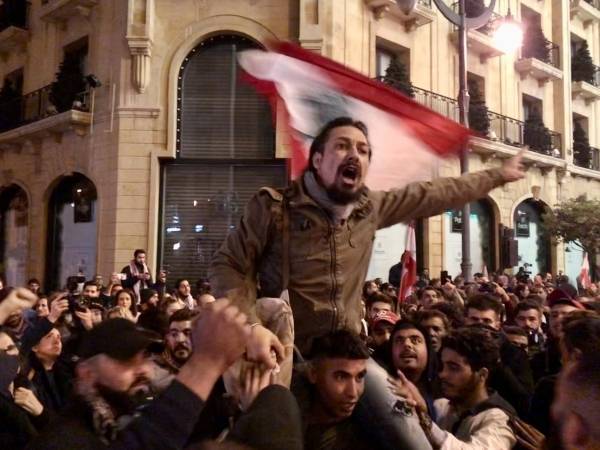 В Бейруте демонстранты атаковали полицию возле здания посольства РФ