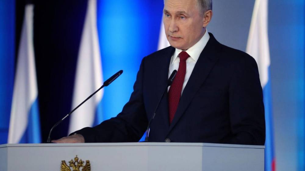 Путин предложил внести поправки в Конституцию