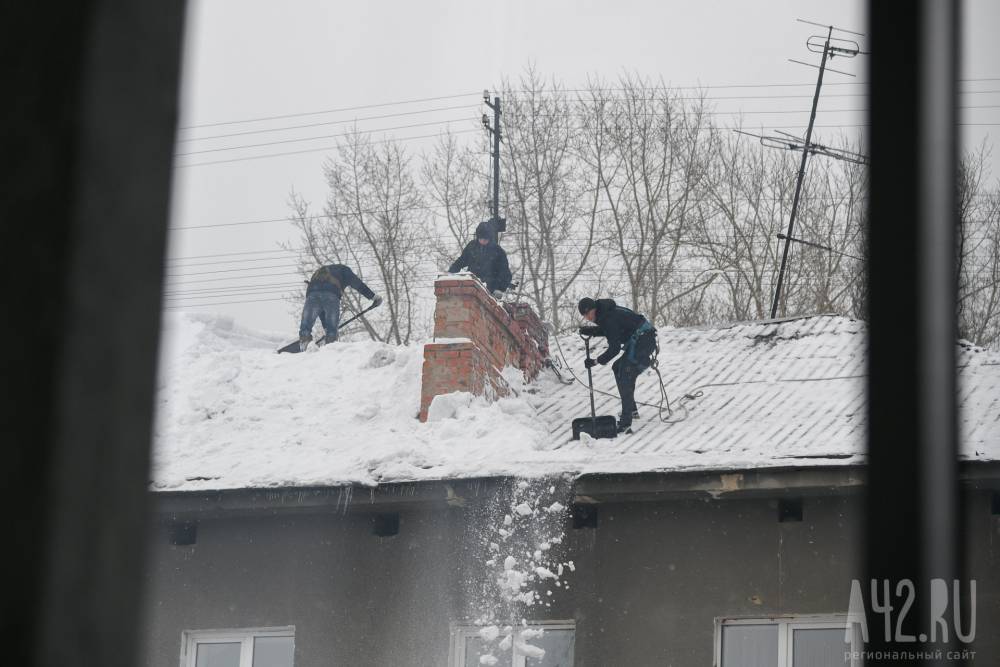Илья Середюк поручил усилить очистку кровель домов от снега