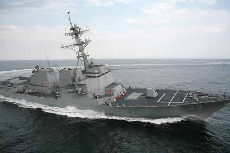 Эсминец ВМС США бежал из-за ракетной угрозы