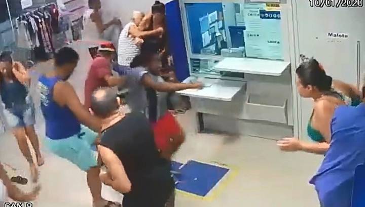 От случайной стрельбы охранника в Бразилии пострадали четыре человека