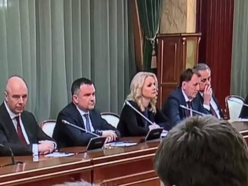 Реакция министров на новость об отставке попала на видео