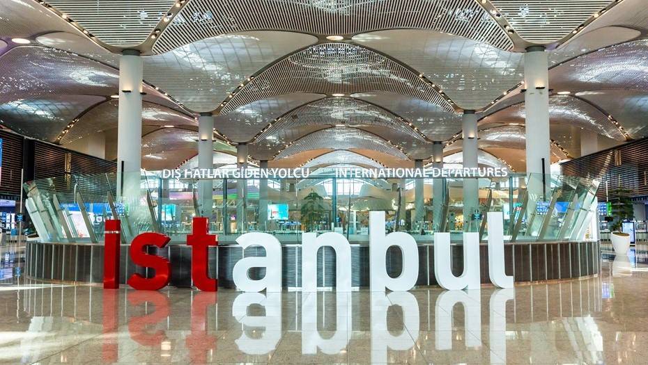 Туроператоры будут судиться с аэропортом Стамбула из-за запрета табличек с именами пассажиров