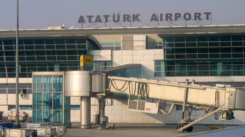 Аэропорт Стамбула запретил фирмам встречать туристов с табличками