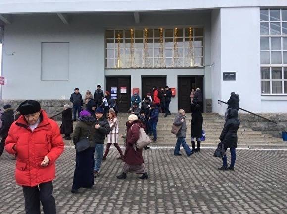 В Екатеринбурге вслед за мэрией идет эвакуация людей из здания Главпочтамта