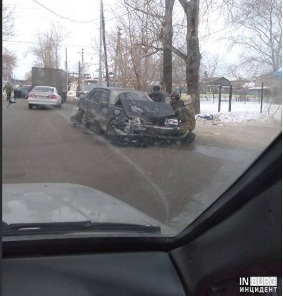 В Екатеринбурге у беременной женщины, попавшей в ДТП, сразу после аварии начались схватки