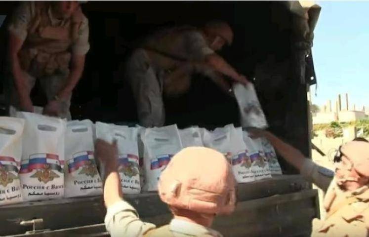 Российские военные оказали гуманитарную помощь беженцам в Алеппо - vm.ru - г. Алеппо