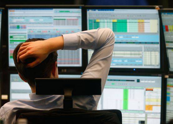 Эксперт: Рынки подозрительно вяло реагируют на «перетряску власти»