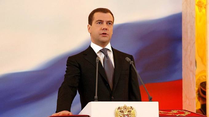 Путин назначил Медведева на пост заместителя председателя Совбеза