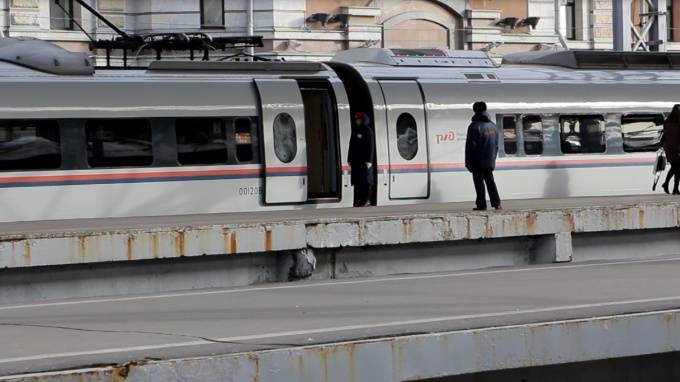 Поезда из Петербурга в Москву изменят расписание в апреле