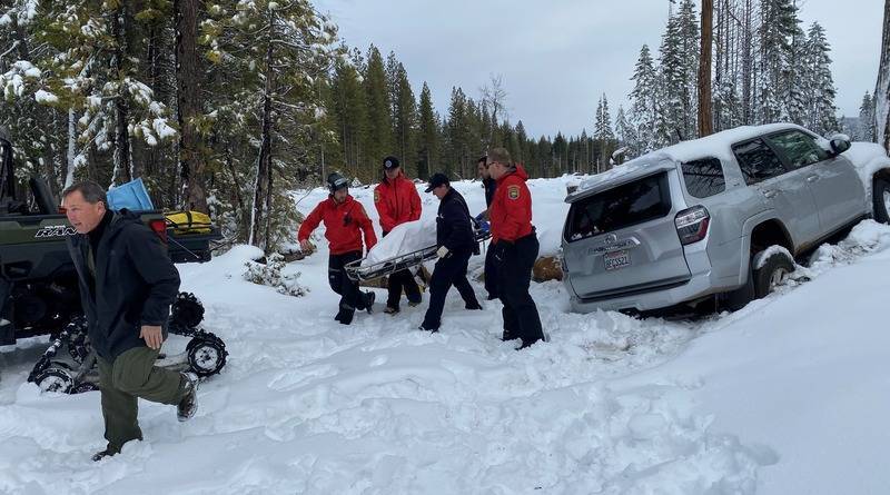 Женщина выжила, проведя почти неделю в автомобиле, погребенном под снегом