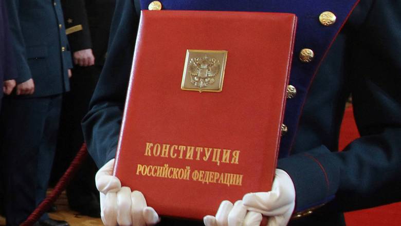 Путин пообещал, что первая и вторая главы Конституции меняться не будут