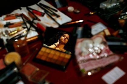 Опасный макияж подержанной косметикой станет трендом в 2020 году