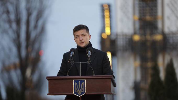 Эксперт: Зеленский продолжил маргинализацию русского языка на Украине