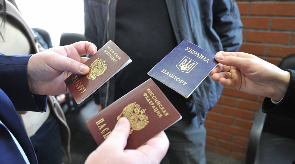 Глава ДНР ответил на вопрос о запрете паспортов Украины