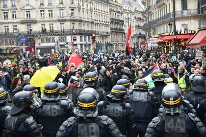 Во Франции 187 тысяч человек вышли на акцию протеста против пенсионной реформы
