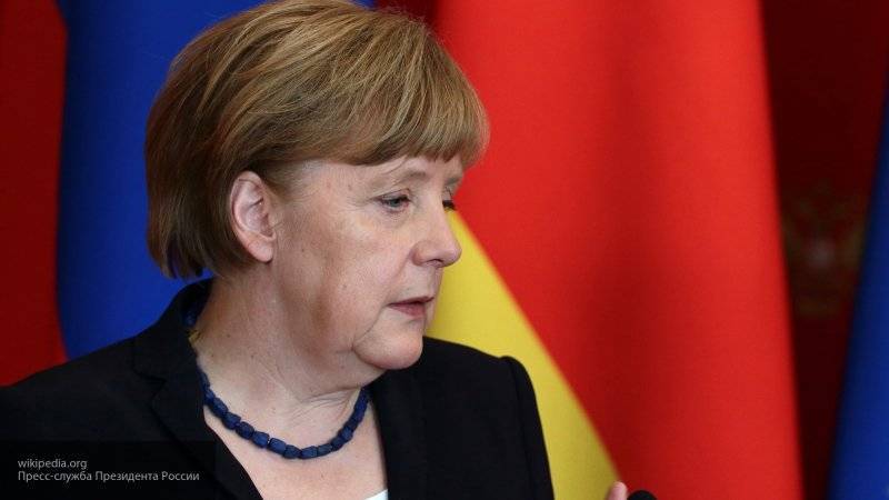 Меркель положительно оценила готовность ЛНА к соблюдению перемирия в Ливии
