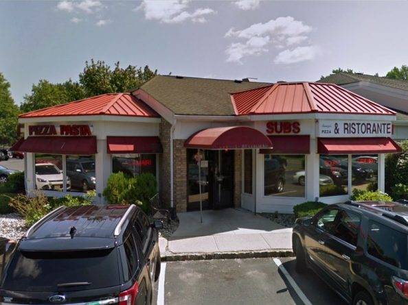 «Их нужно сжигать»: Владельцы пиццерии извинились после того, как бывший менеджер отправил антисемитские сообщения подростку