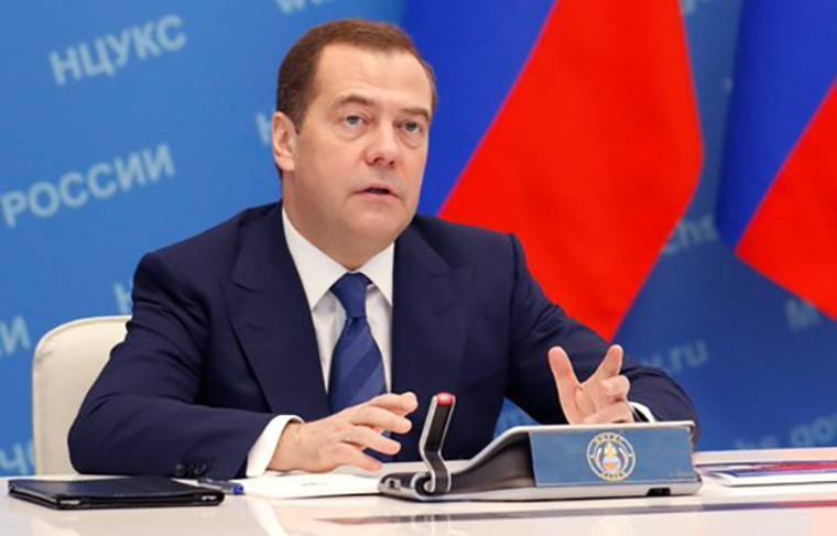 Названы карьерные планы Медведева после отставки