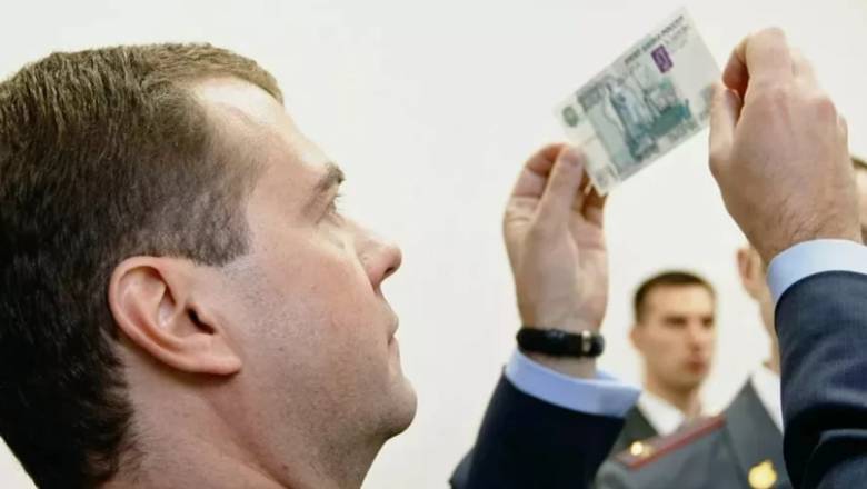 Стала известна сумма доплаты к пенсии ушедшего в отставку Дмитрия Медведева