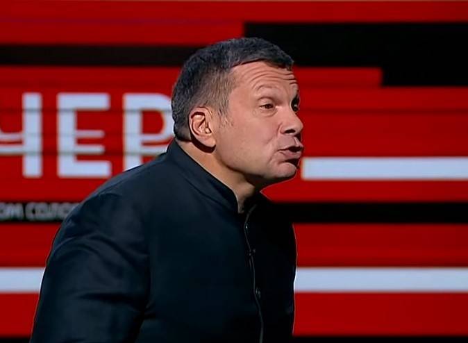 Соловьев перешел на крик в споре с польским экспертом об убитых красноармейцах