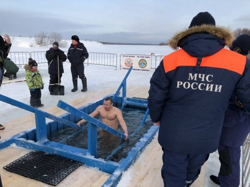 Роспотребнадзор напомнил россиянам о правилах купания на Крещение