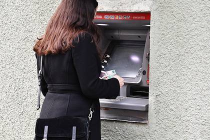 Россиянам рассказали об опасности уличных банкоматов