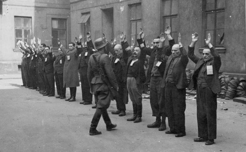 На улицах тела поляков, казнили англичан и американцев: Минобороны РФ рассекретило документы об освобождении Варшавы