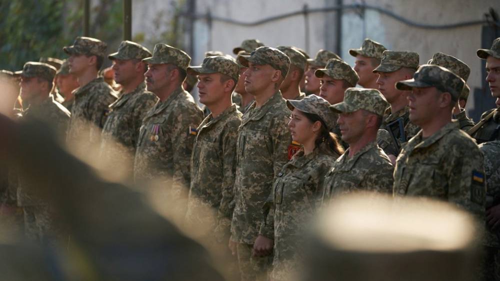 Зеленский снизил возраст призыва в армию на Украине с 20 до 18 лет