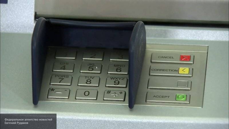 Роскачество рассказало, как не стать жертвой мошенников при использовании банкоматов