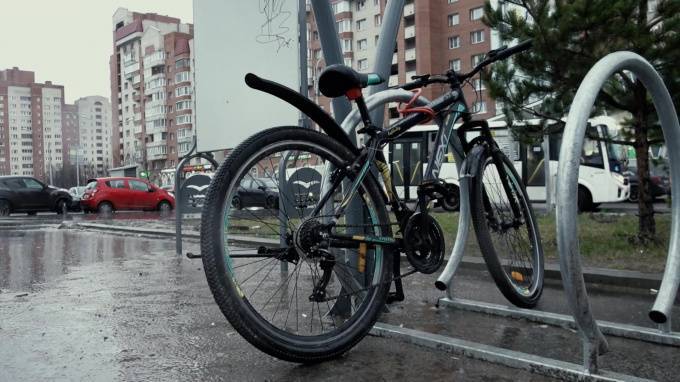 Петербургское велосообщество недовольно реализацией проекта по установке велопарковок в Приморском районе