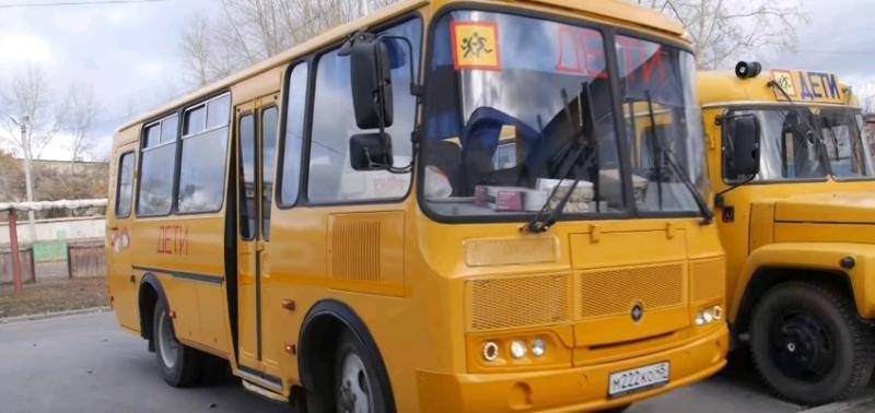 Новые автобусы появились в 25 школах Ленинградской области