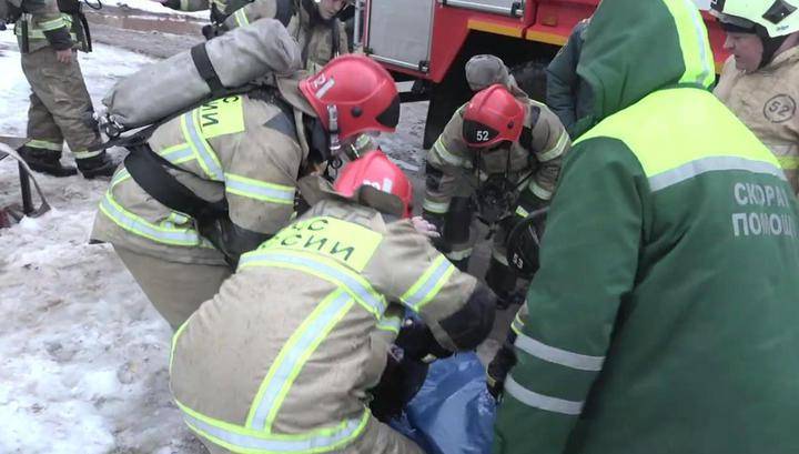 Пожарные спасли едва не сгоревшую заживо сотрудницу магазина в Татарстане
