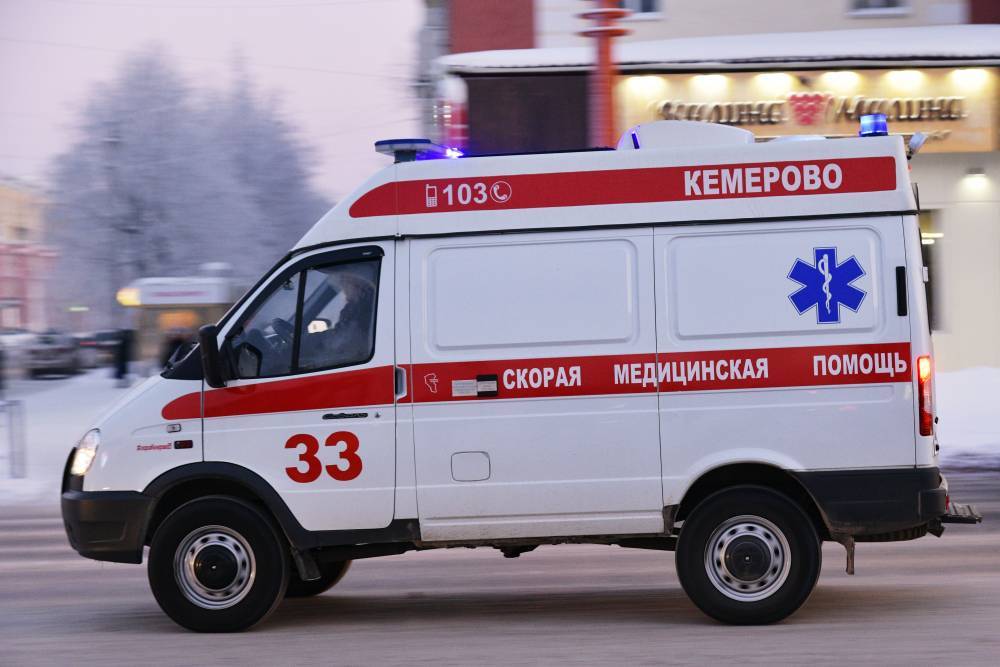 В Кемерове ВАЗ сбил женщину с семилетней девочкой