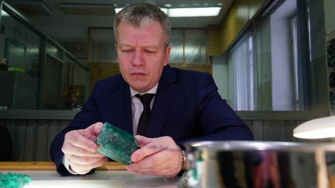 В Свердловской области нашли изумруд весом в полкилограмма стоимостью $55 тысяч