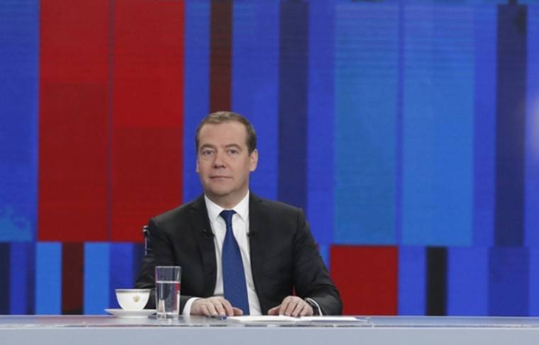 Медведев назвал смену кабмина нормальным явлением во время перемен