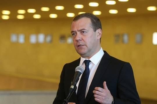 Медведев назвал смену правительства естественной ситуацией в период перемен
