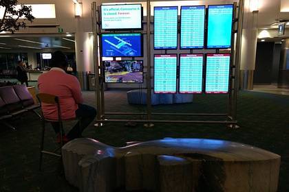 Пассажир взломал табло аэропорта и поиграл в видеоигры