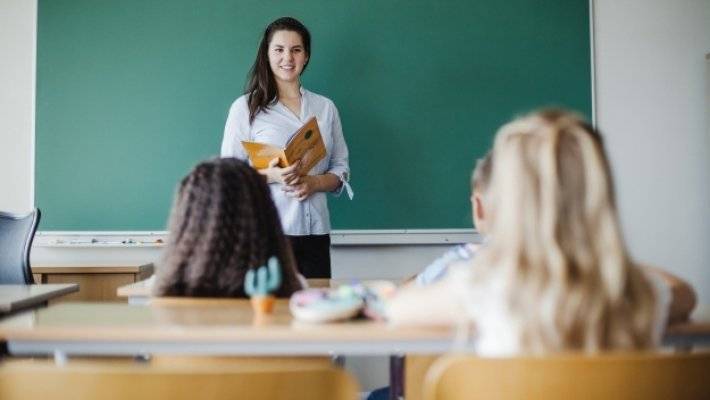 Учителя Новгородской области получат надбавки за классное руководство
