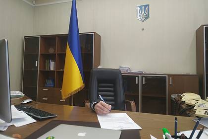 Украинский министр залез под стол в знак поддержки премьера