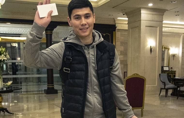 Капитан сборной Казахстана по футболу приехал на сбор «Зенита»