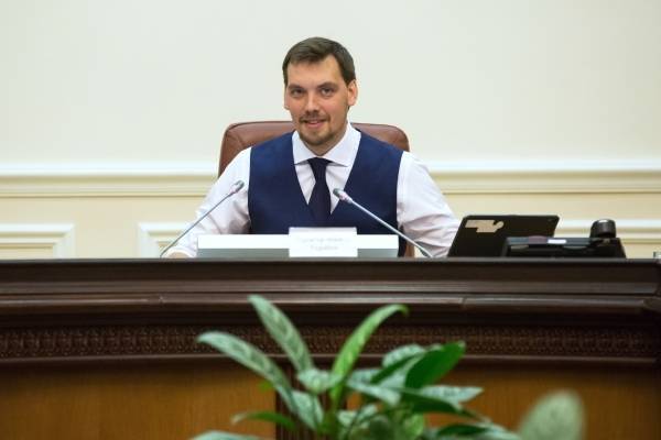 Владимир Зеленский не принял отставку Алексея Гончарука с поста премьер-министра