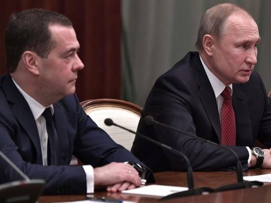 Причиной отставки правительства Медведева стало неумение тратить